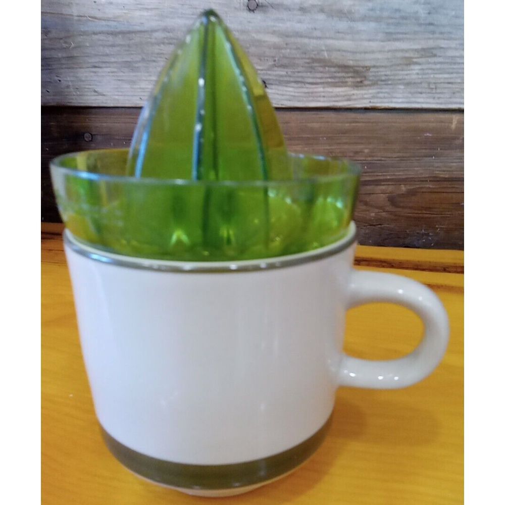 Vintage Montego Freezer To Oven Stoneware Made In Japan  4113 w/ juicer